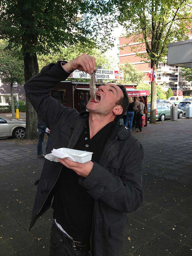 לאכול הרינג בשיטה ההולנדית