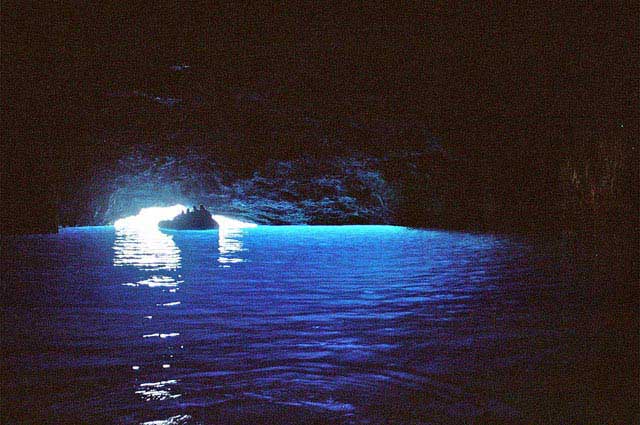 המערה הכחולה באי קסטלוריזו